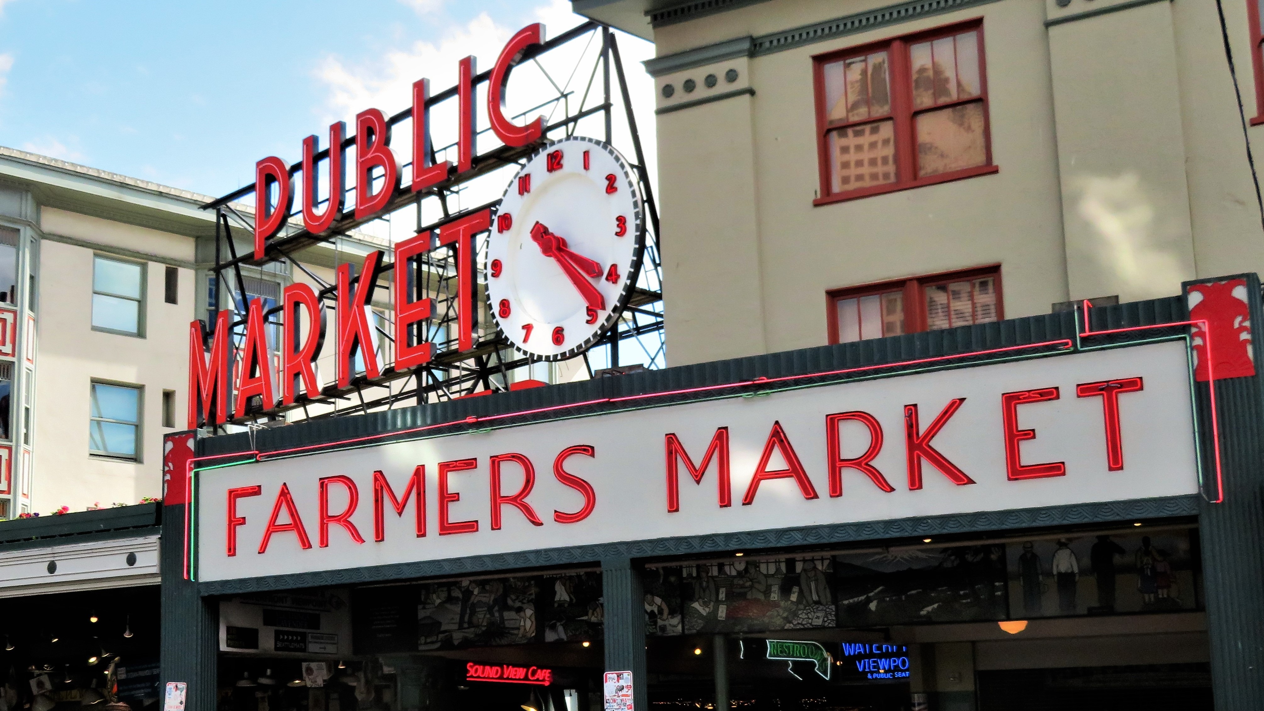 Farmers market at Pike Place in Seattle, WA